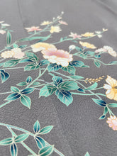 画像をギャラリービューアに読み込む, 草花流水友禅模様・金彩【フォーマルシュッケニ】