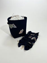 画像をギャラリービューアに読み込む, 読み本冊子金彩花模様