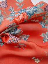 画像をギャラリービューアに読み込む, 唐紅色の花尽くし模様【六つ釦】