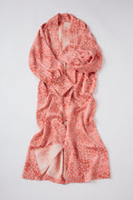 画像をギャラリービューアに読み込む, 変わり紗綾型地紋に小花尽くし【四つ釦】