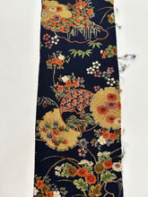 画像をギャラリービューアに読み込む, 雪輪に古典柄模様・縮緬