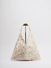 画像をギャラリービューアに読み込む, 【あずま型 中】蜀江に花尽くし模様