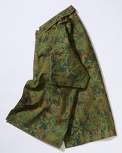 画像をギャラリービューアに読み込む, 舟に草花菖蒲模様織り出し本場泥大島紬(5マルキ)【S】