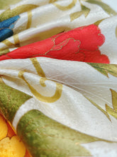 画像をギャラリービューアに読み込む, 牡丹唐草花模様・金彩縁【ブラウス】