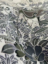 画像をギャラリービューアに読み込む, 百合菊楓梅花尽くし模様【ブラウス】