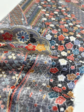 画像をギャラリービューアに読み込む, 紗綾型地紋に雲取り花散らし模様【ティアード】