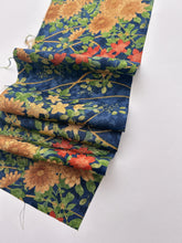 画像をギャラリービューアに読み込む, 紗綾型地紋に水彩風花模様【六つ釦】