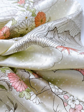 画像をギャラリービューアに読み込む, 川辺の草花模様【六つ釦】