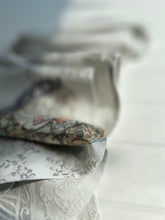 画像をギャラリービューアに読み込む, 草花絵皿模様に総菱欠け模様地紋【長】