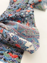 画像をギャラリービューアに読み込む, 農村風景に総松草花模様・縮緬