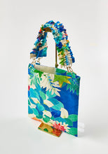 画像をギャラリービューアに読み込む, 変わり亀甲地紋に金彩縁の草花模様【ギャザートート】②