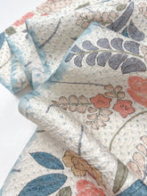 画像をギャラリービューアに読み込む, 花紗綾型地紋に絞り・辻ヶ花模様【六つ釦】