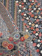 画像をギャラリービューアに読み込む, 紗綾型地紋に雲取り花散らし模様【ティアード】