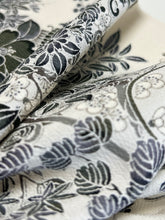 画像をギャラリービューアに読み込む, 百合菊楓梅花尽くし模様【ブラウス】