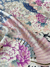 画像をギャラリービューアに読み込む, 【短】開き扇地紋に扇面牡丹花模様
