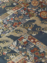 画像をギャラリービューアに読み込む, 【あずま型 中】唐織の流水松竹梅模様