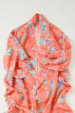 画像をギャラリービューアに読み込む, 唐紅色の花尽くし模様【六つ釦】