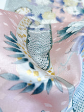 画像をギャラリービューアに読み込む, 菱散らし地紋に牡丹模様【ブラウス】