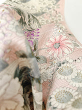 画像をギャラリービューアに読み込む, 重ね菱地紋に枝梅楓模様【六つ釦】