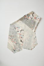 画像をギャラリービューアに読み込む, 【特長】変わり地紋に洋額縁風模様に牡丹花模様