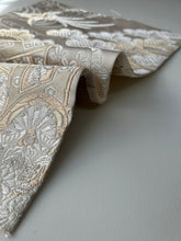 画像をギャラリービューアに読み込む, 【あずま型 中】御所車に松模様