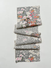 画像をギャラリービューアに読み込む, 紗綾型地紋にのり散らしに御所車模様【S】