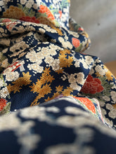 画像をギャラリービューアに読み込む, 鼓に紐枝梅模様紗綾型地紋【S】