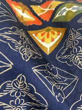 画像をギャラリービューアに読み込む, 亀甲尽くし地紋に花菱蝶菱絵模様【L】