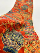 画像をギャラリービューアに読み込む, 華壺に松絵の地紋模様