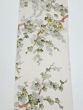 画像をギャラリービューアに読み込む, 変わり亀甲枝梅模様【ブラウス】