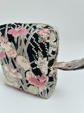 画像をギャラリービューアに読み込む, 杜若に槌車菖蒲銀彩模様【大】