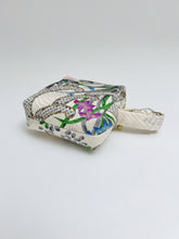 画像をギャラリービューアに読み込む, 車絵に藤花模様【中】