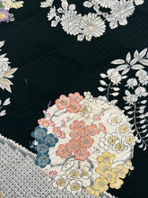 画像をギャラリービューアに読み込む, 草花丸華模様変わり波地紋【六つ釦】