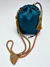 画像をギャラリービューアに読み込む, 緑がかった青碧【ケニ巾着】