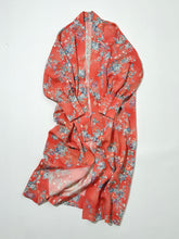 画像をギャラリービューアに読み込む, 唐紅色の花尽くし模様【六つ釦】