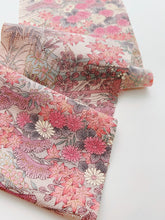 画像をギャラリービューアに読み込む, 四季の草花に松模様・縮緬