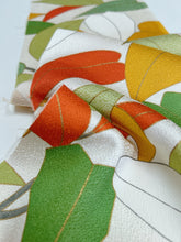 画像をギャラリービューアに読み込む, 葉模様に金彩縁【サイドギャザーワンピース】