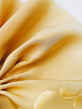 画像をギャラリービューアに読み込む, 大花地紋の線描き模様【六つ釦】