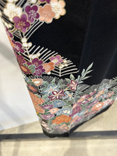 画像をギャラリービューアに読み込む, 金駒縁の花尽くし模様【黒留袖】