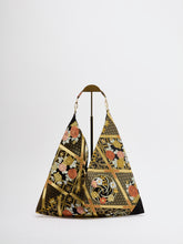 画像をギャラリービューアに読み込む, 【あずま型 中】七宝地に華格子に牡丹・梅菊模様・金糸