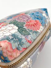 画像をギャラリービューアに読み込む, 華車模様紗綾型地紋【中】