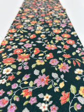 画像をギャラリービューアに読み込む, 芝地紋に唐草花更紗模様金彩縁【ブラウス】