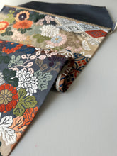 画像をギャラリービューアに読み込む, 唐織華亀甲に華尽くし模様【あずま型 大】