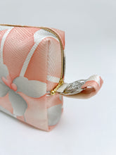 画像をギャラリービューアに読み込む, 紗綾型地紋に暈し花絵模様【大】