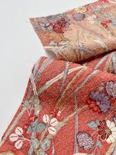 画像をギャラリービューアに読み込む, 雪輪草花模様暈し染め膨れ織り【六つ釦】