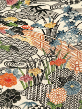 画像をギャラリービューアに読み込む, 紗綾型地紋に菊笹花青海波古典模様【六つ釦】