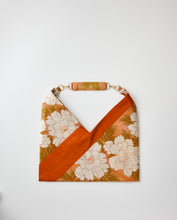 画像をギャラリービューアに読み込む, 牡丹織り模様【あずま型 中】