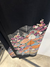 画像をギャラリービューアに読み込む, 金駒縁の花尽くし模様【黒留袖】