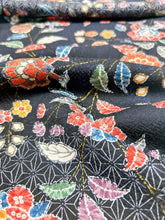 画像をギャラリービューアに読み込む, 紗綾型地紋に型染草花模様【シュッケニ】