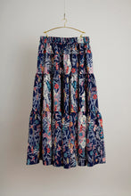 画像をギャラリービューアに読み込む, 流水に牡丹笹菖蒲花絵型染【ティアード】